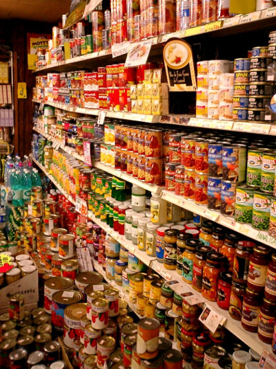 Import_canned_foods_in_Kobe
